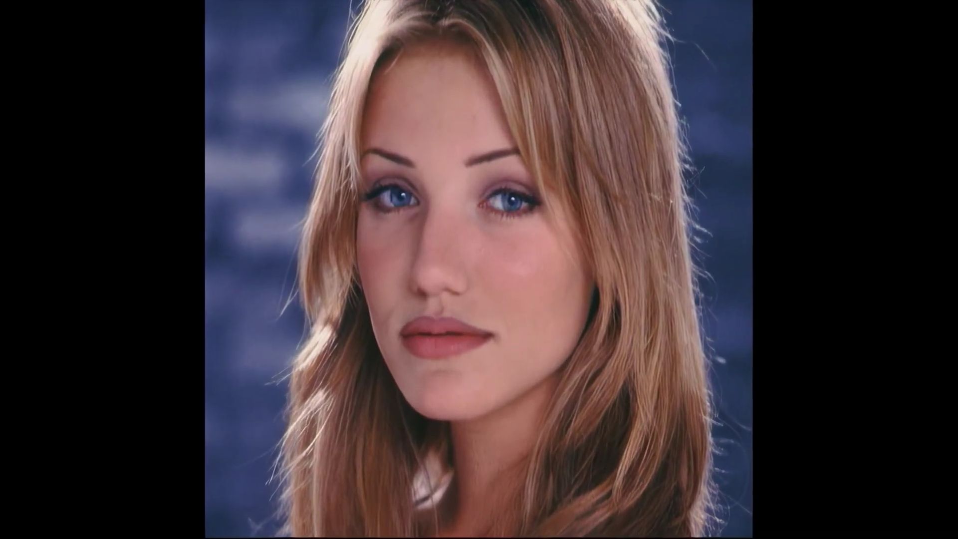 TheMaskFeaturette-IntroducingCameronDiaz-117.jpg