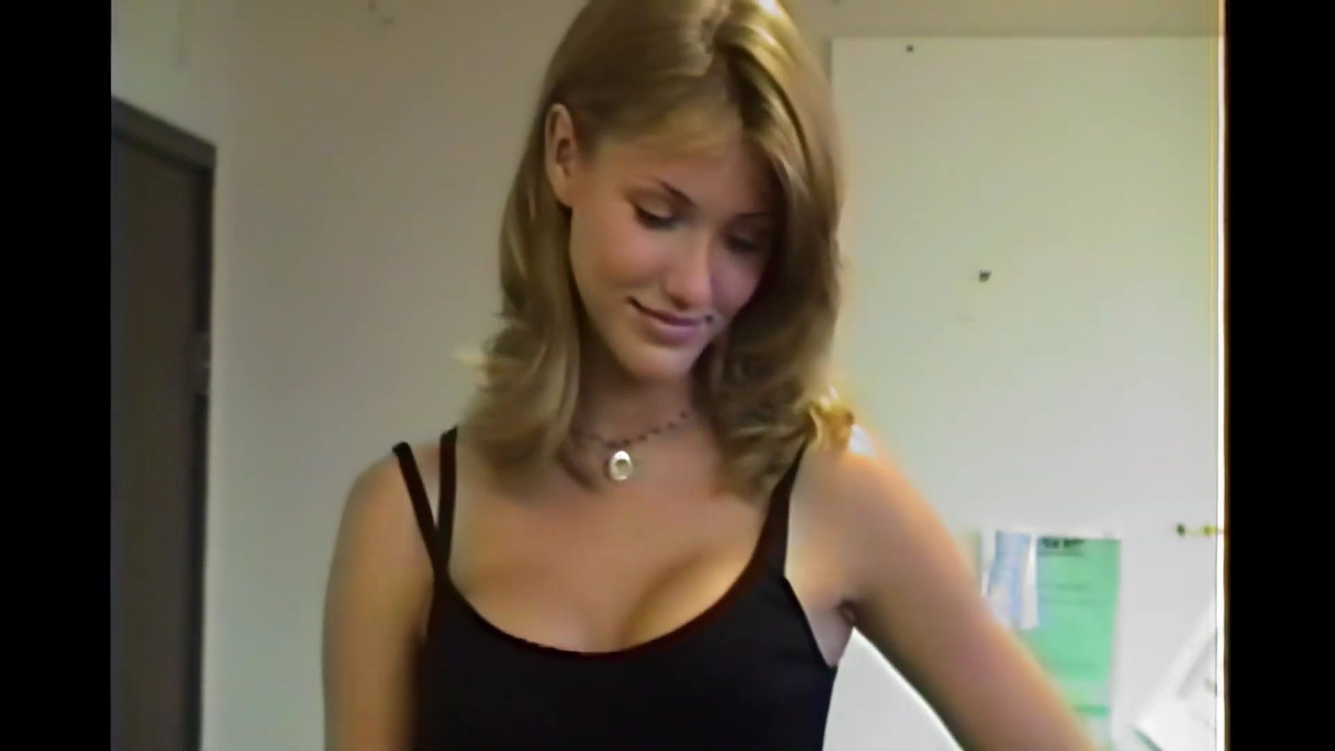 TheMaskFeaturette-IntroducingCameronDiaz-167.jpg