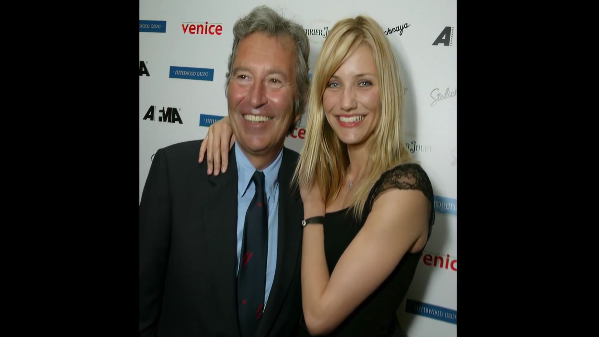 TheMaskFeaturette-IntroducingCameronDiaz-185.jpg