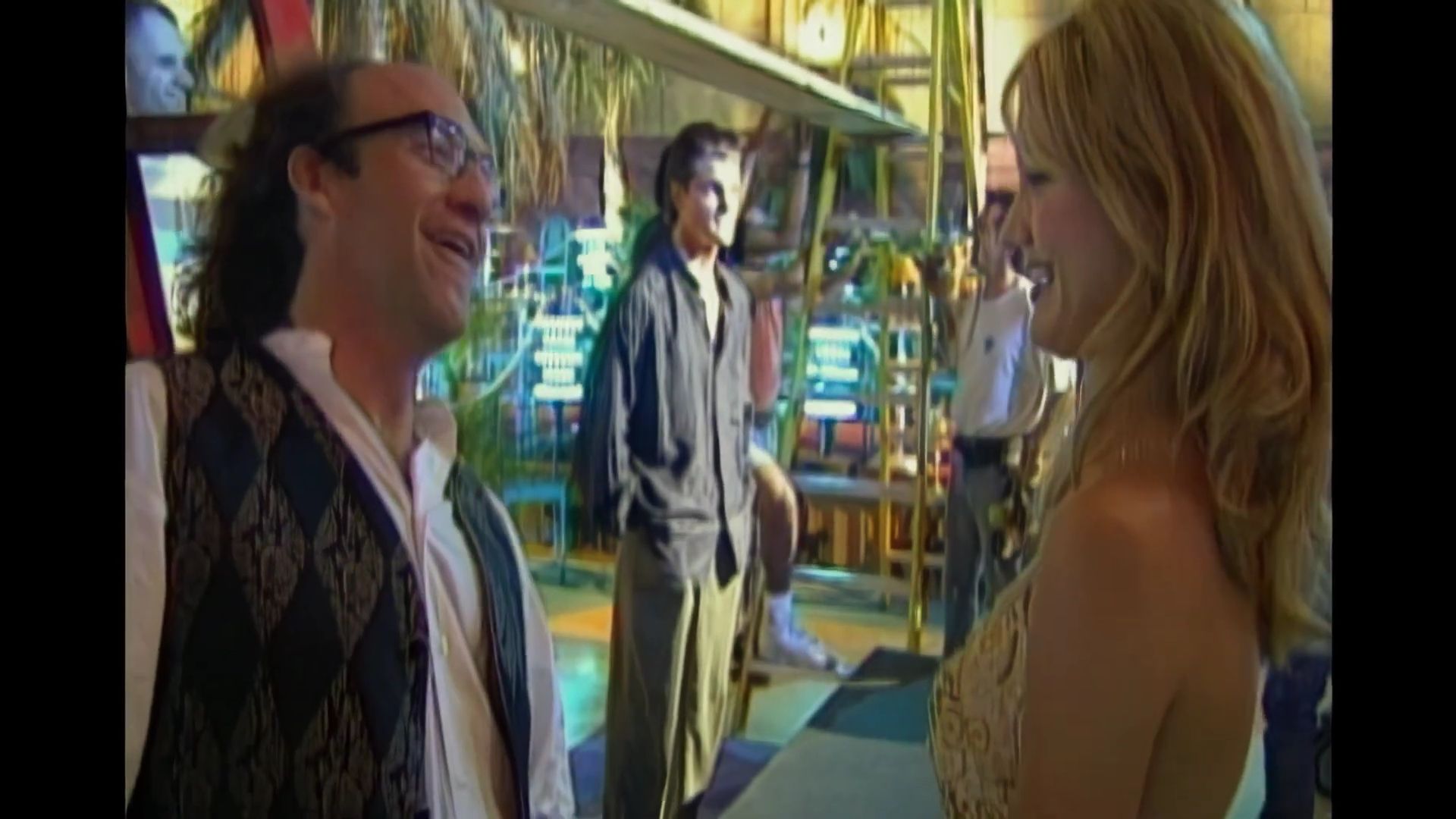 TheMaskFeaturette-IntroducingCameronDiaz-201.jpg