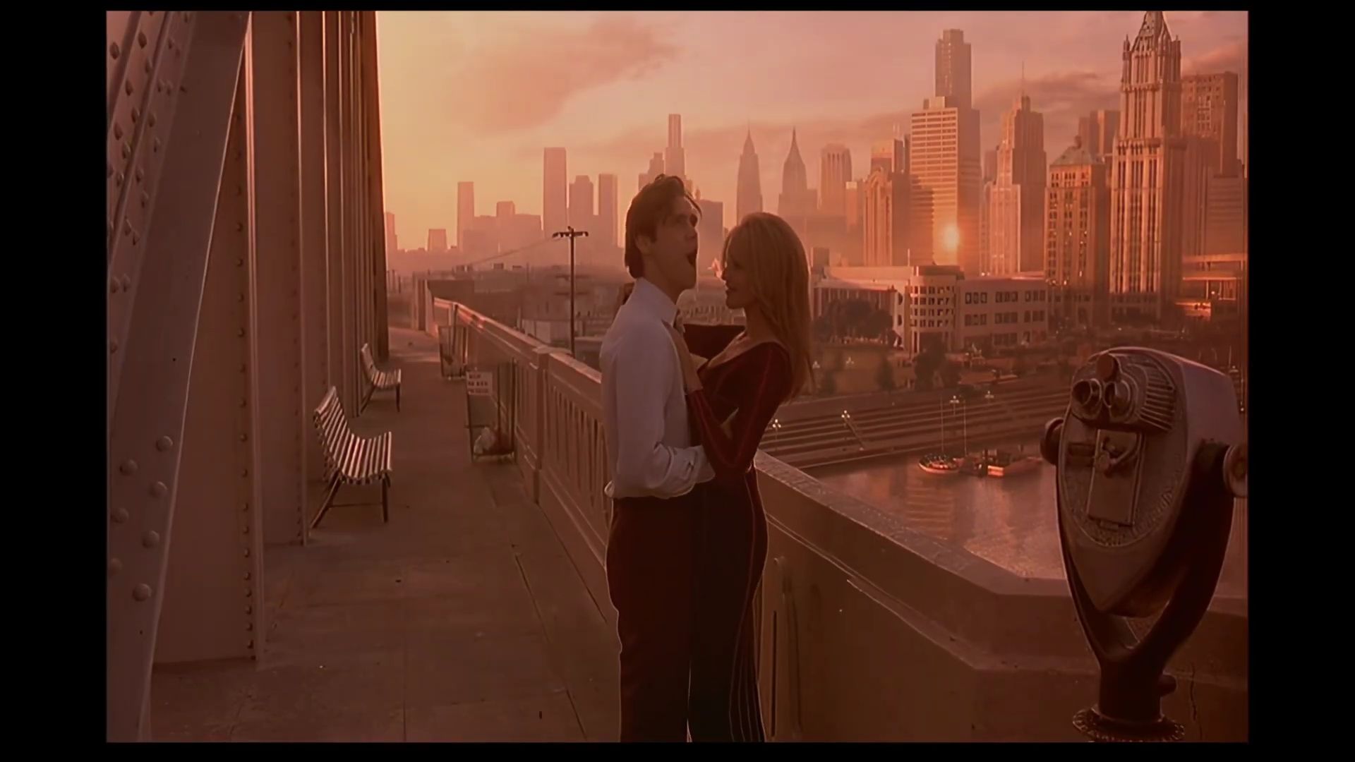 TheMaskFeaturette-IntroducingCameronDiaz-209.jpg