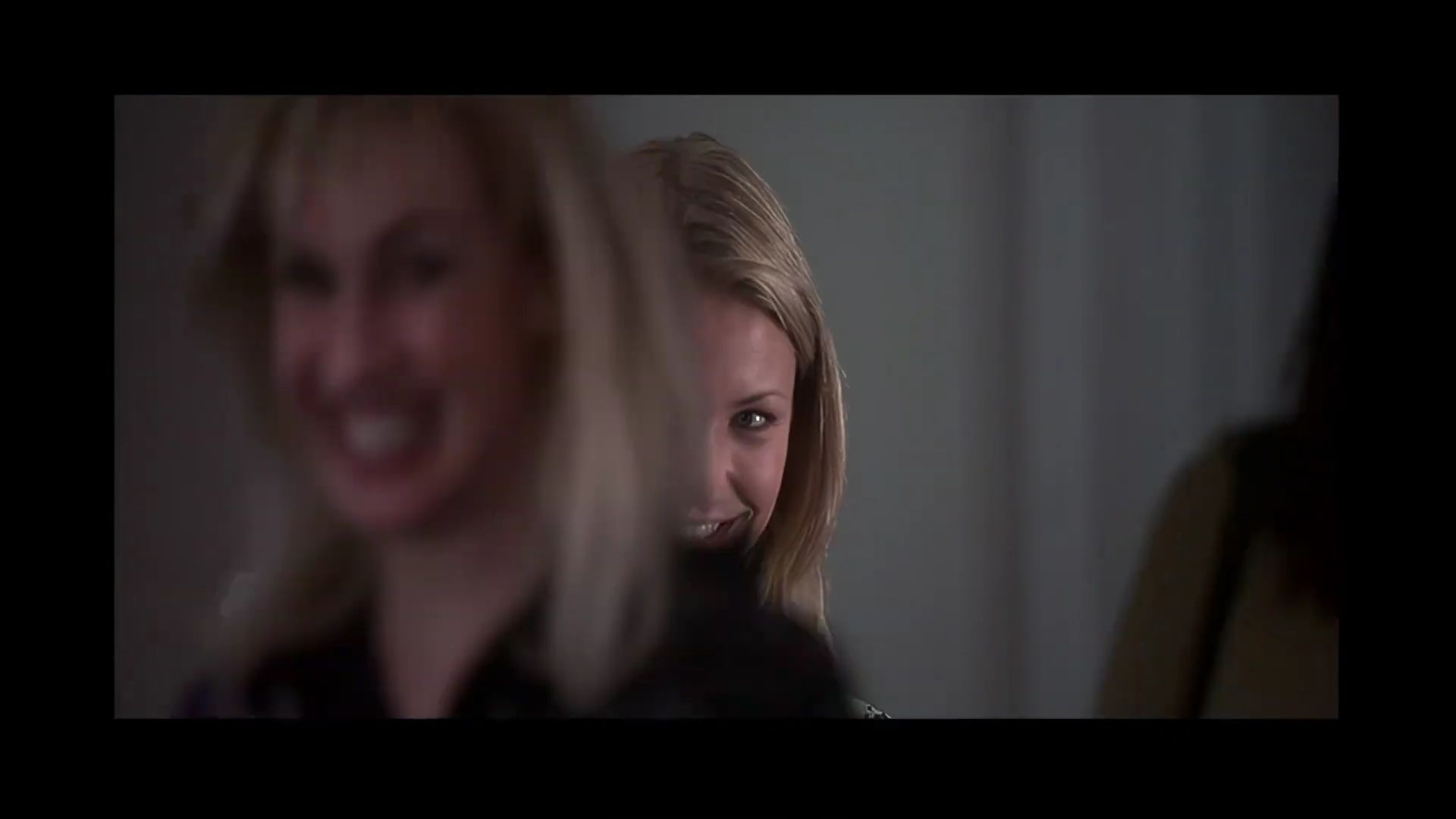 TheMaskFeaturette-IntroducingCameronDiaz-225.jpg