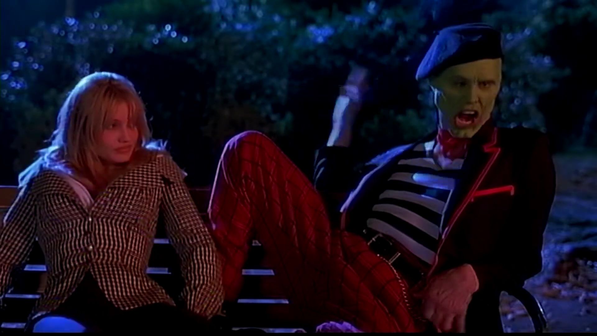 TheMaskFeaturetteReturnToEdgeCity-077.jpg