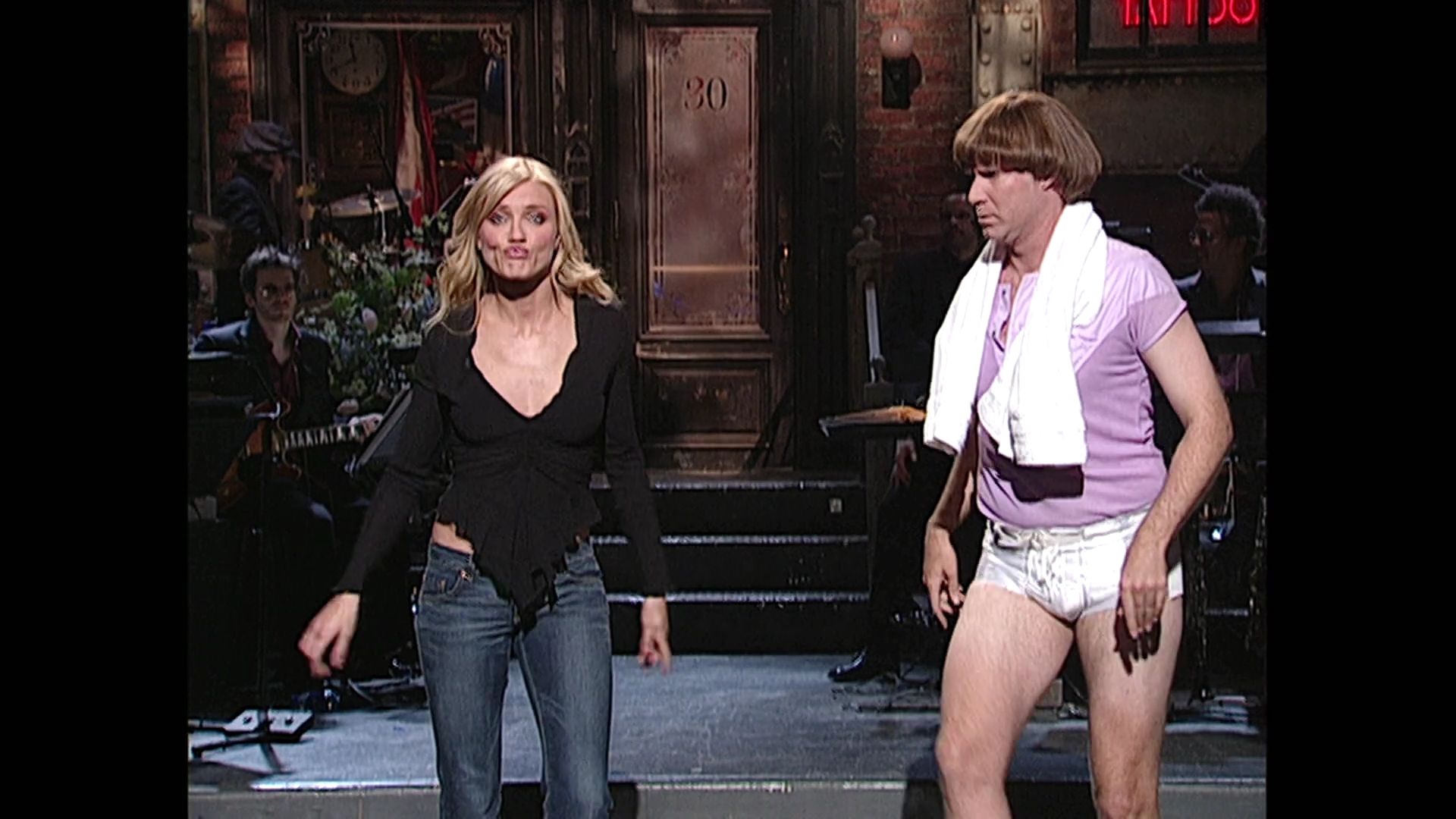 SNL-S27E16-153.jpg